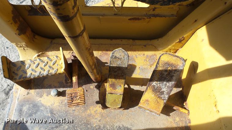 image for item DC5690 1983 Caterpillar 613B water wagon