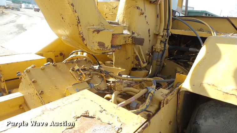 image for item DC5690 1983 Caterpillar 613B water wagon