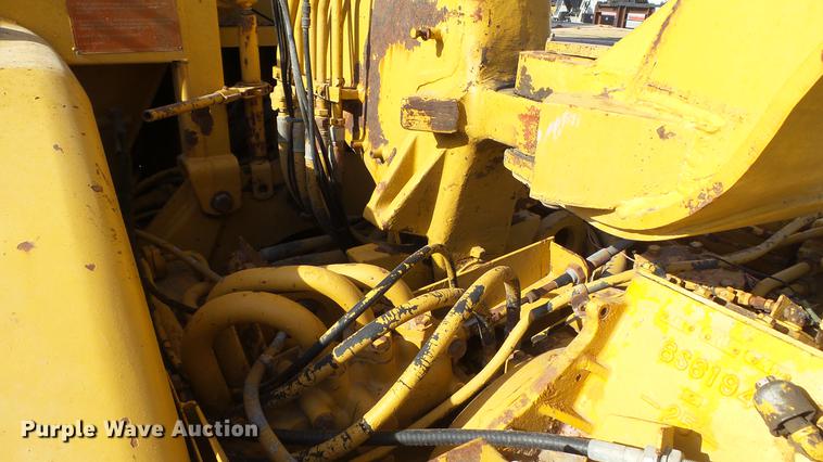 image for item DC5690 1983 Caterpillar 613B water wagon