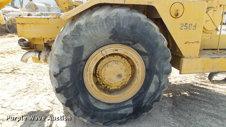 image for item DC5690 1983 Caterpillar 613B water wagon
