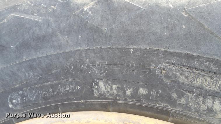 image for item DC5690 1983 Caterpillar 613B water wagon