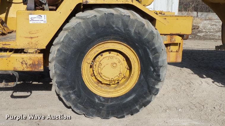 image for item DC5690 1983 Caterpillar 613B water wagon
