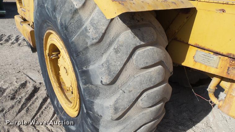 image for item DC5690 1983 Caterpillar 613B water wagon