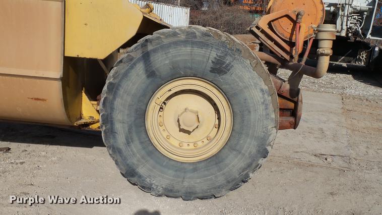 image for item DC5690 1983 Caterpillar 613B water wagon