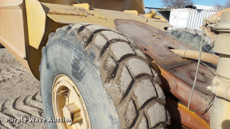 image for item DC5690 1983 Caterpillar 613B water wagon