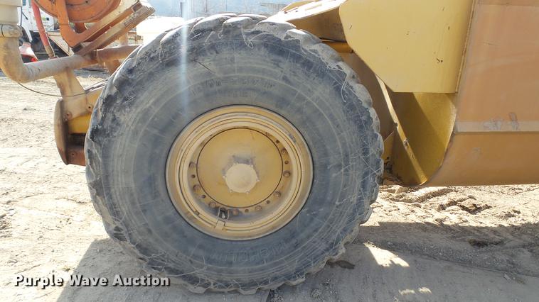 image for item DC5690 1983 Caterpillar 613B water wagon