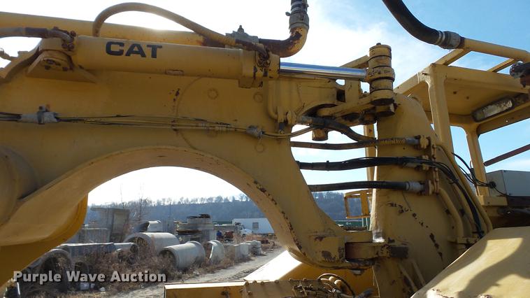 image for item DC5690 1983 Caterpillar 613B water wagon