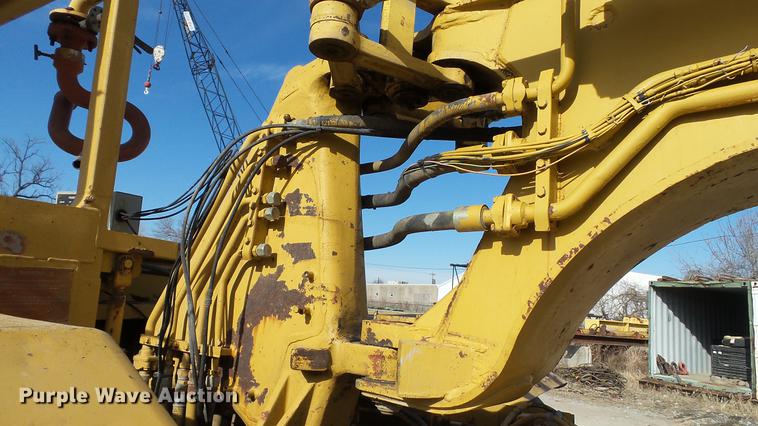 image for item DC5690 1983 Caterpillar 613B water wagon