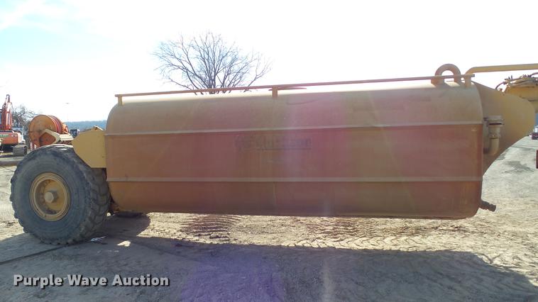 image for item DC5690 1983 Caterpillar 613B water wagon