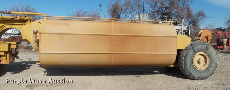 image for item DC5690 1983 Caterpillar 613B water wagon