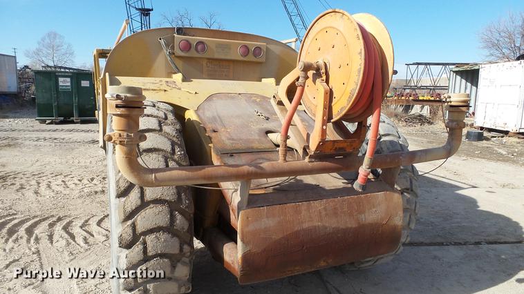 image for item DC5690 1983 Caterpillar 613B water wagon