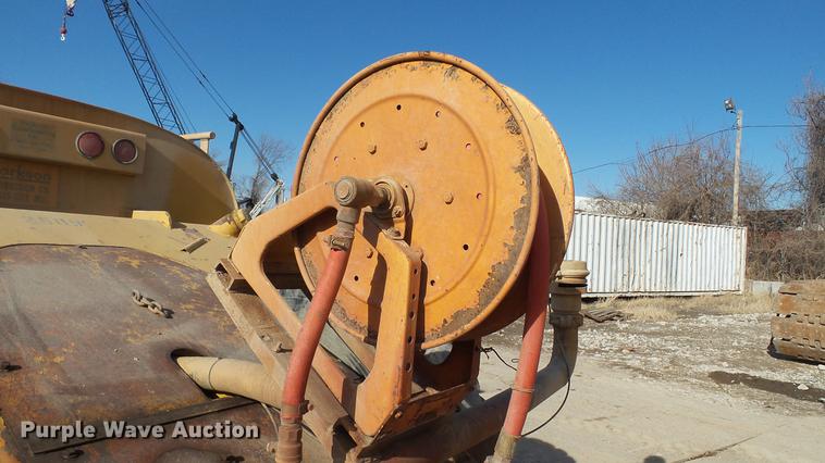 image for item DC5690 1983 Caterpillar 613B water wagon