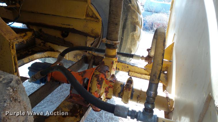 image for item DC5690 1983 Caterpillar 613B water wagon