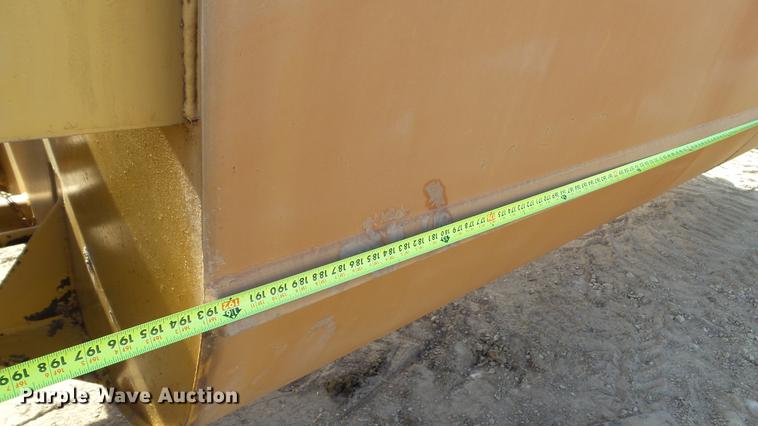 image for item DC5690 1983 Caterpillar 613B water wagon