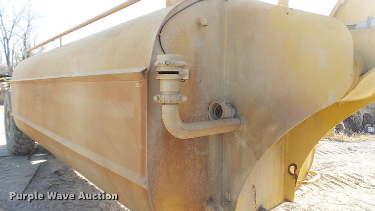 image for item DC5690 1983 Caterpillar 613B water wagon