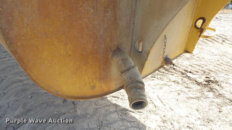 image for item DC5690 1983 Caterpillar 613B water wagon