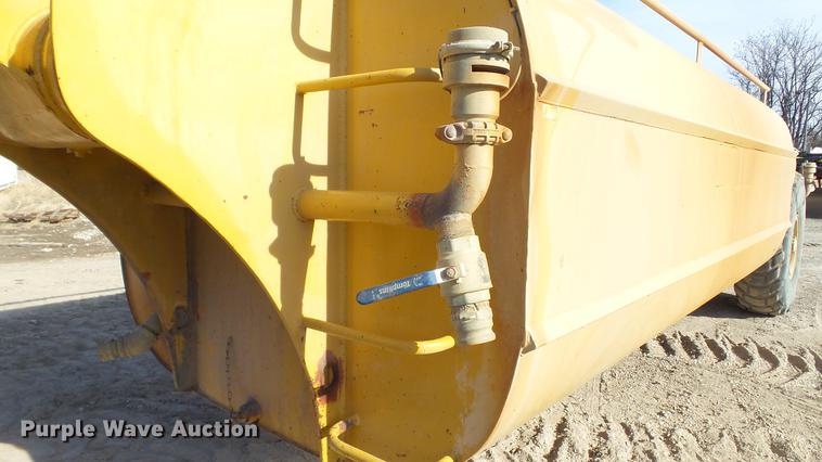 image for item DC5690 1983 Caterpillar 613B water wagon