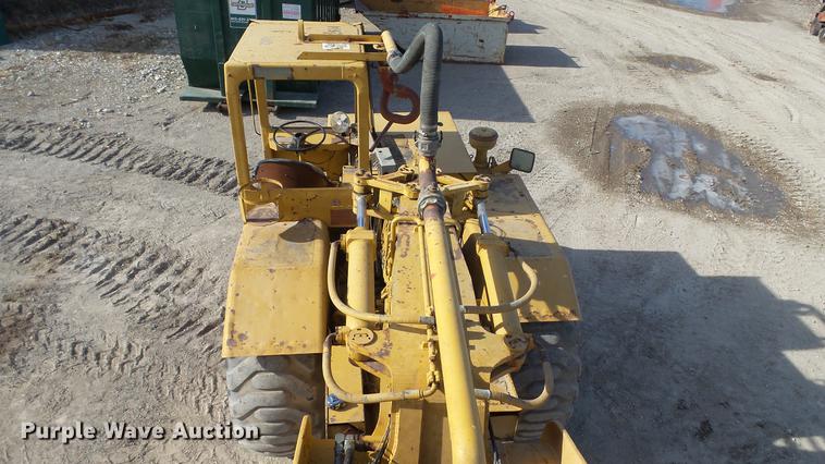 image for item DC5690 1983 Caterpillar 613B water wagon