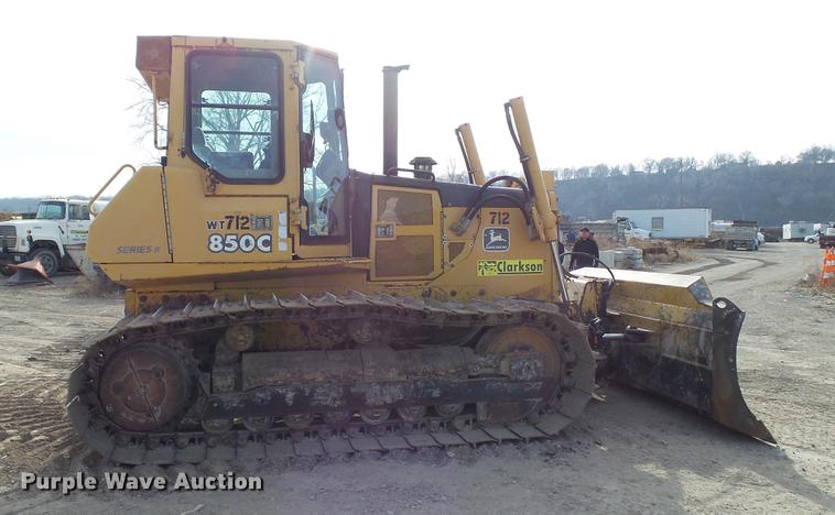 image for item DC5692 1999 John Deere 850C Series II dozer