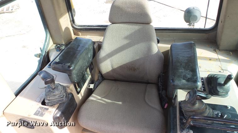 image for item DC5692 1999 John Deere 850C Series II dozer