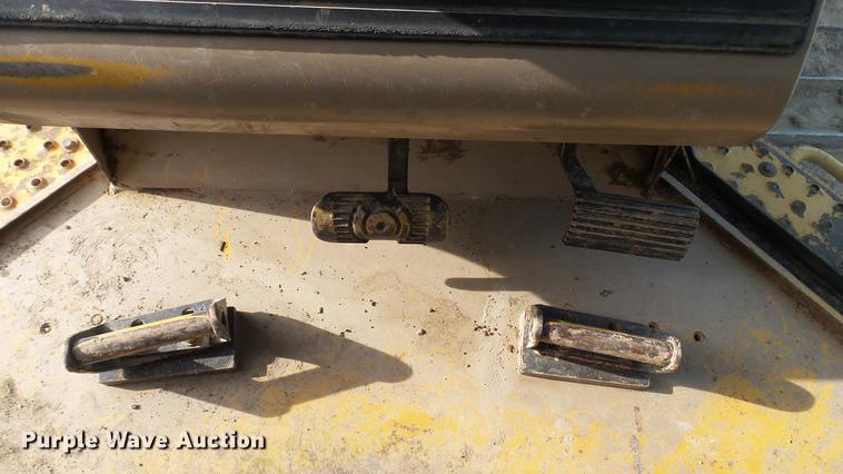 image for item DC5692 1999 John Deere 850C Series II dozer