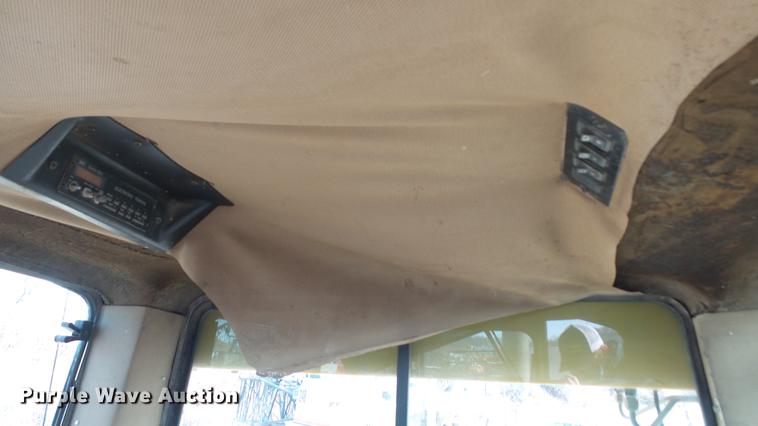 image for item DC5692 1999 John Deere 850C Series II dozer