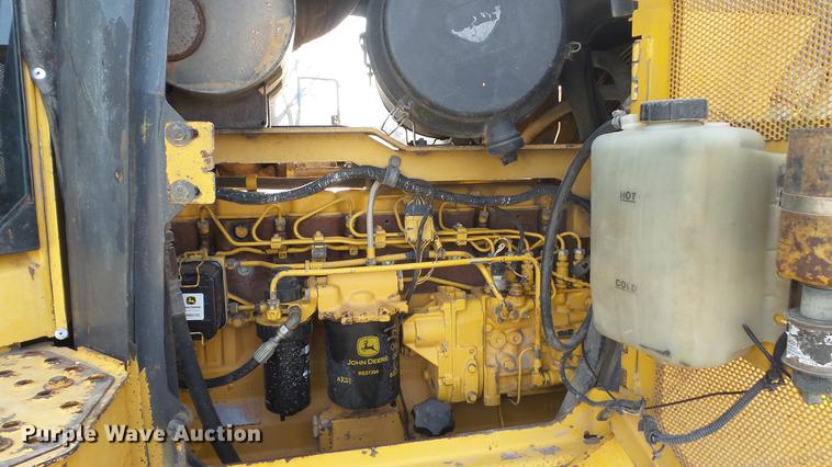 image for item DC5692 1999 John Deere 850C Series II dozer