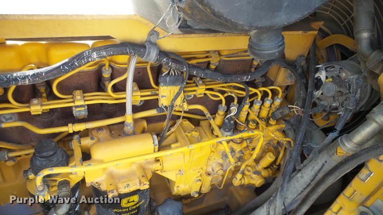 image for item DC5692 1999 John Deere 850C Series II dozer