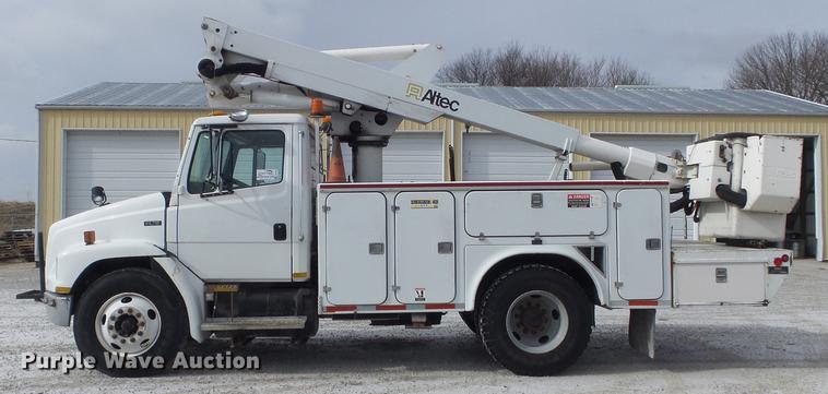 image for item DC7415 2000 Freightliner FL70 bucket truck