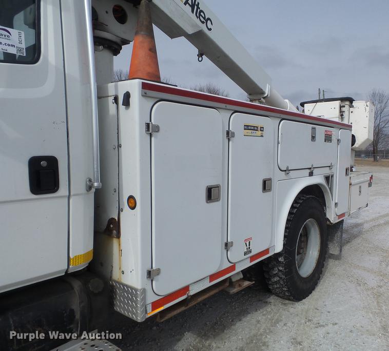 image for item DC7415 2000 Freightliner FL70 bucket truck