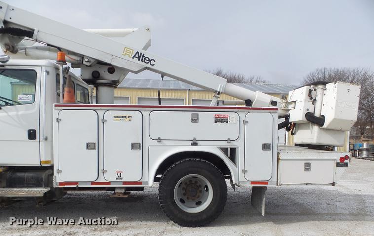 image for item DC7415 2000 Freightliner FL70 bucket truck