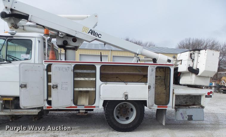 image for item DC7415 2000 Freightliner FL70 bucket truck