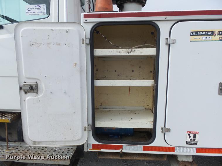 image for item DC7415 2000 Freightliner FL70 bucket truck