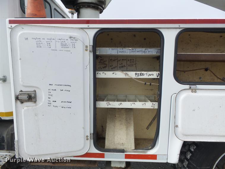 image for item DC7415 2000 Freightliner FL70 bucket truck