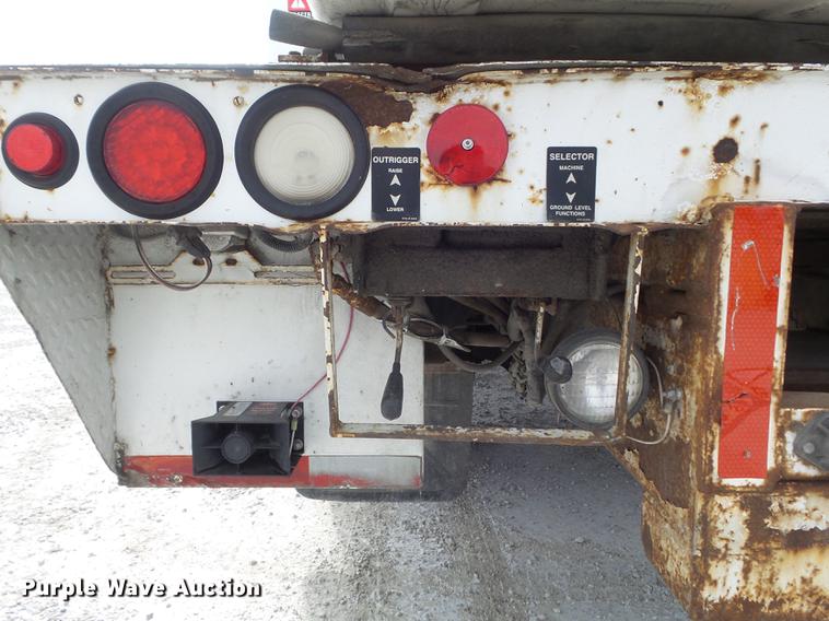 image for item DC7415 2000 Freightliner FL70 bucket truck