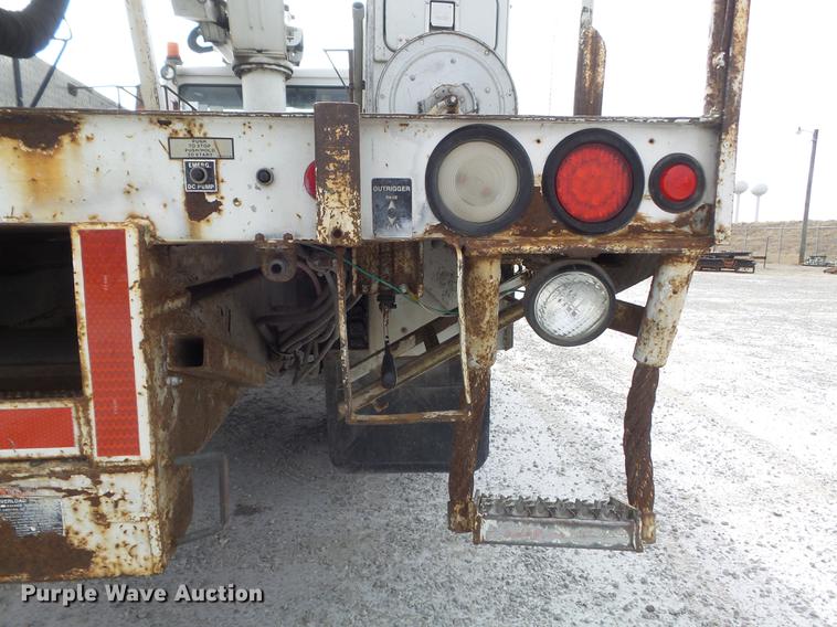 image for item DC7415 2000 Freightliner FL70 bucket truck