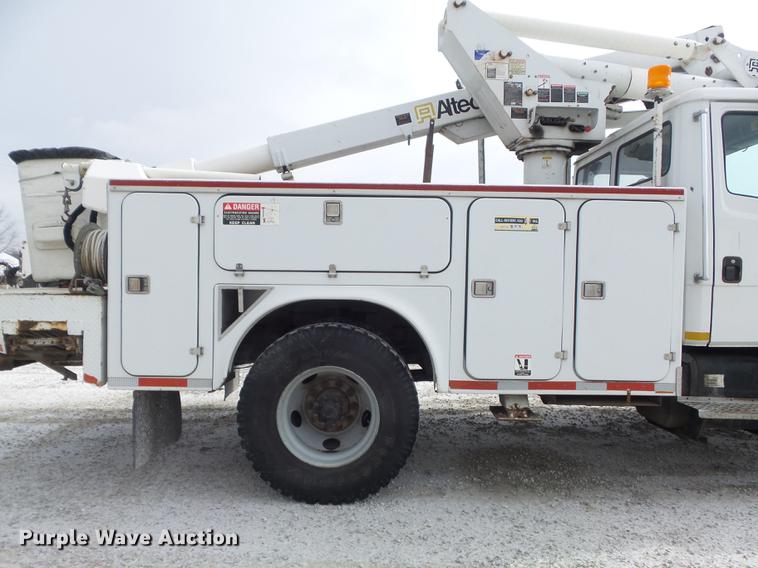image for item DC7415 2000 Freightliner FL70 bucket truck