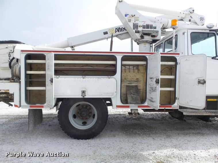 image for item DC7415 2000 Freightliner FL70 bucket truck