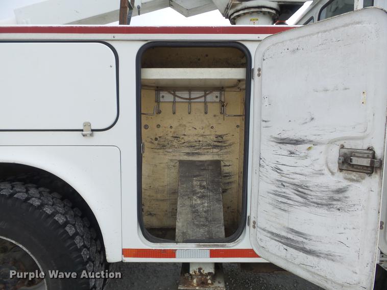 image for item DC7415 2000 Freightliner FL70 bucket truck