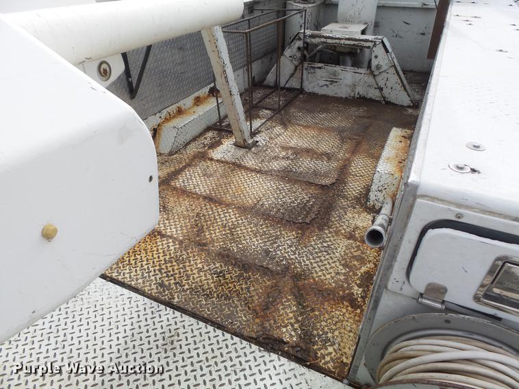 image for item DC7415 2000 Freightliner FL70 bucket truck