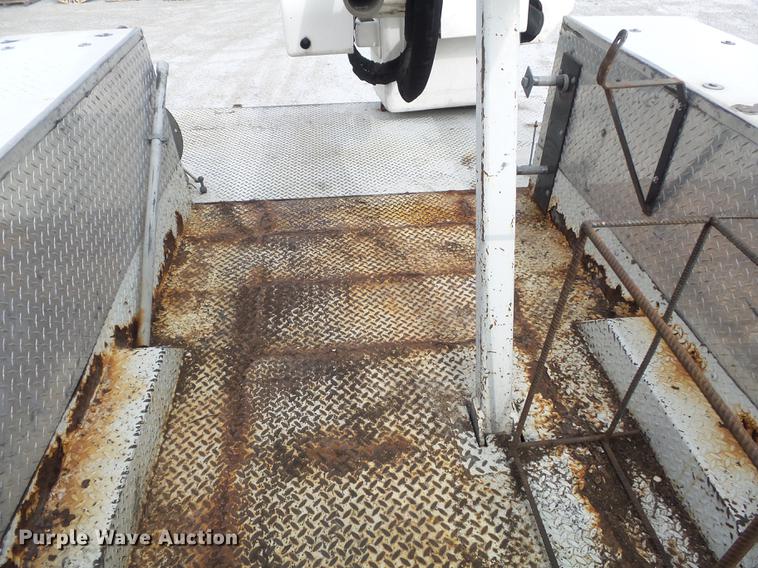 image for item DC7415 2000 Freightliner FL70 bucket truck