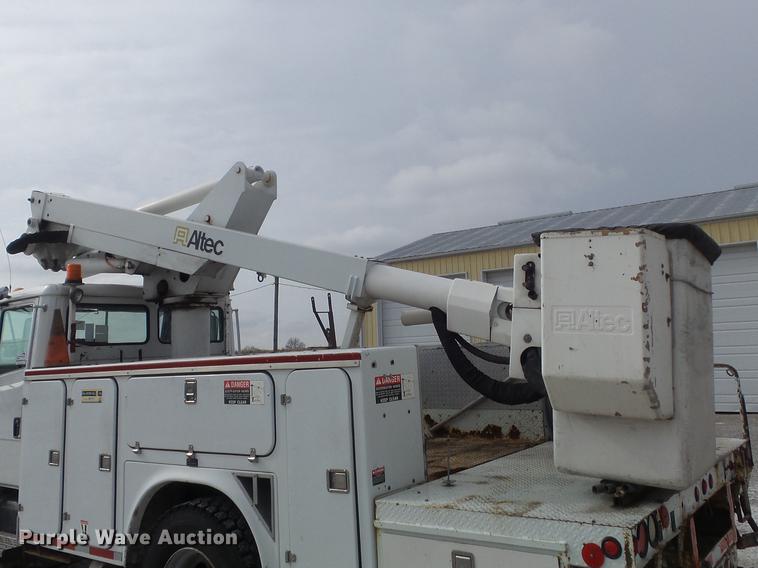 image for item DC7415 2000 Freightliner FL70 bucket truck