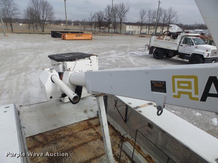 image for item DC7415 2000 Freightliner FL70 bucket truck