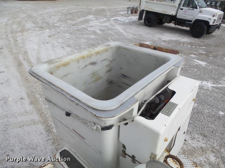 image for item DC7415 2000 Freightliner FL70 bucket truck