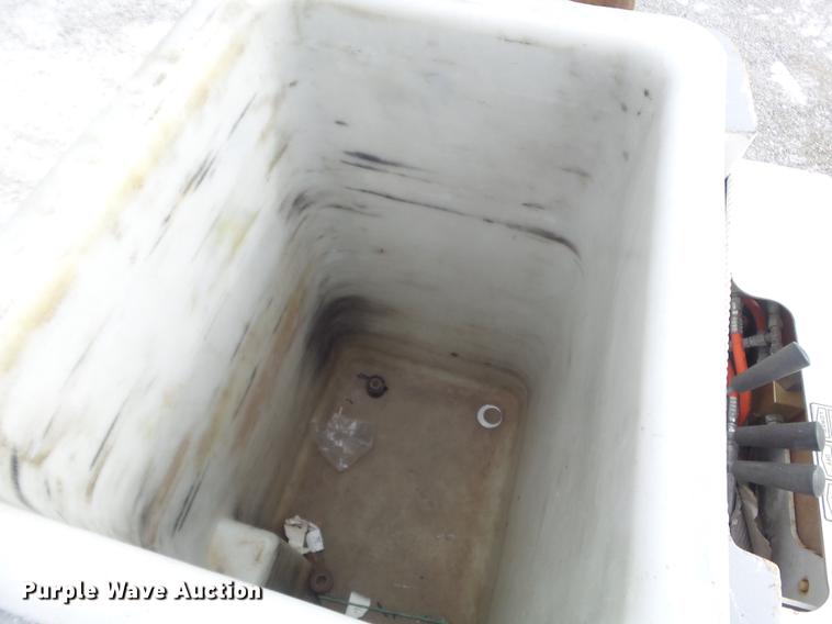 image for item DC7415 2000 Freightliner FL70 bucket truck