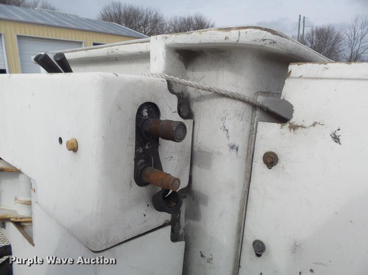 image for item DC7415 2000 Freightliner FL70 bucket truck