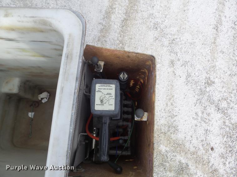 image for item DC7415 2000 Freightliner FL70 bucket truck