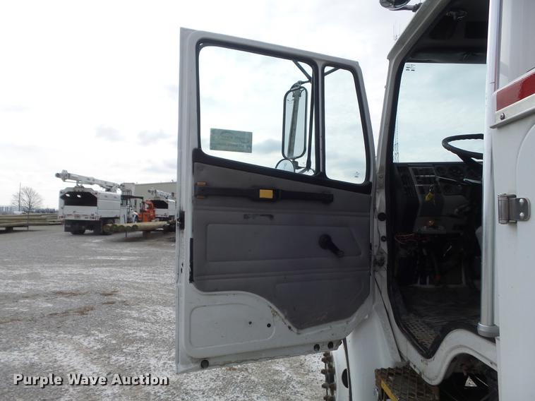 image for item DC7415 2000 Freightliner FL70 bucket truck