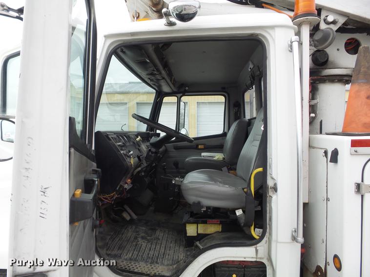 image for item DC7415 2000 Freightliner FL70 bucket truck