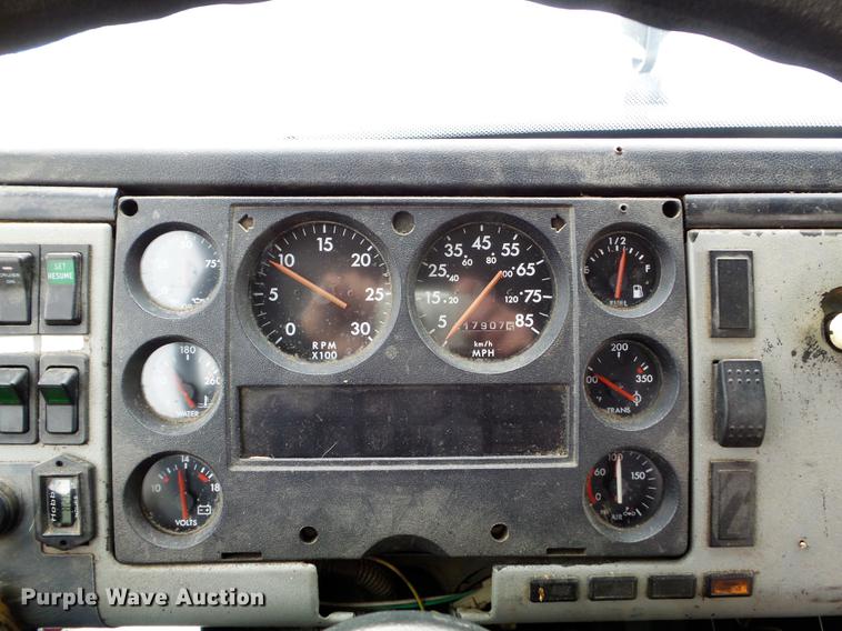 image for item DC7415 2000 Freightliner FL70 bucket truck